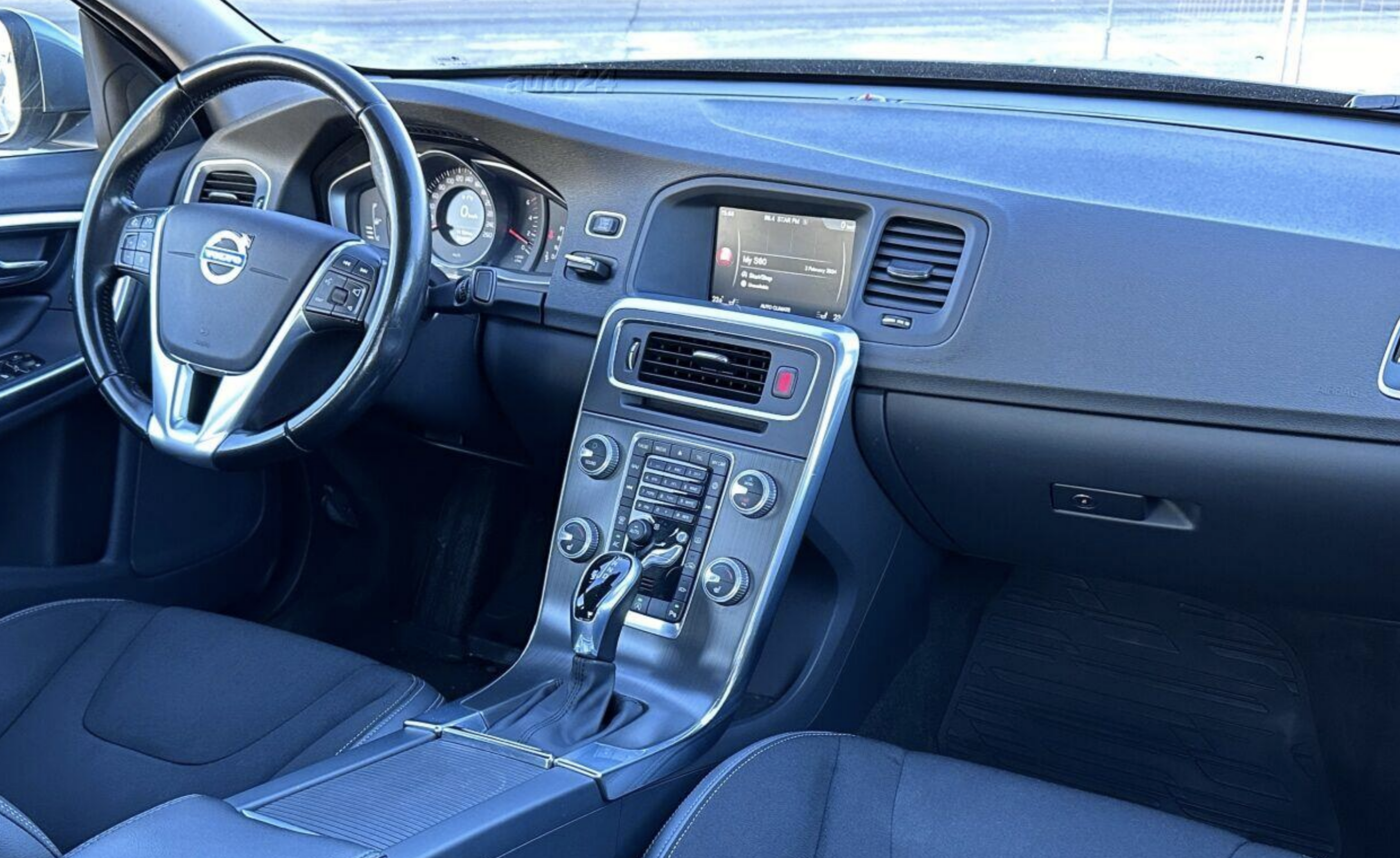 Volvo S60 & V60 (2013-2018)  Automedia F0467 raadio sobivus autole