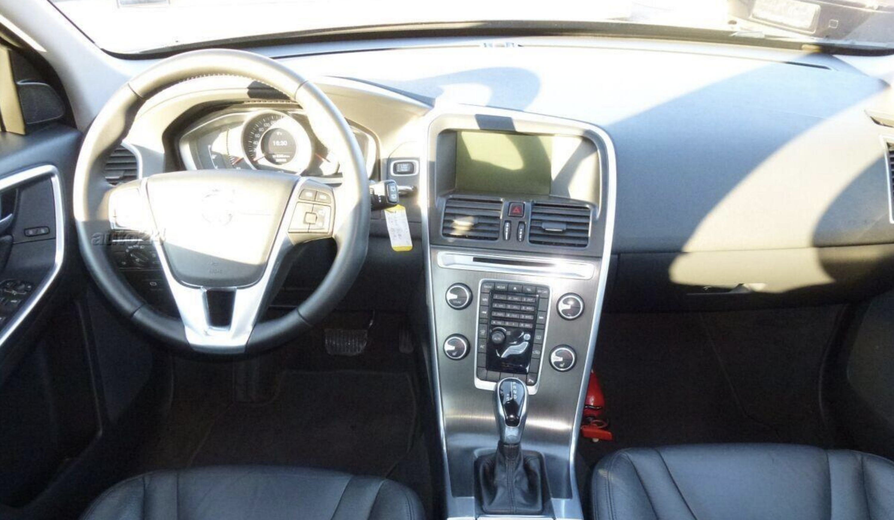 Volvo XC60 (2012-2017)  Automedia F0468 raadio sobivus autole