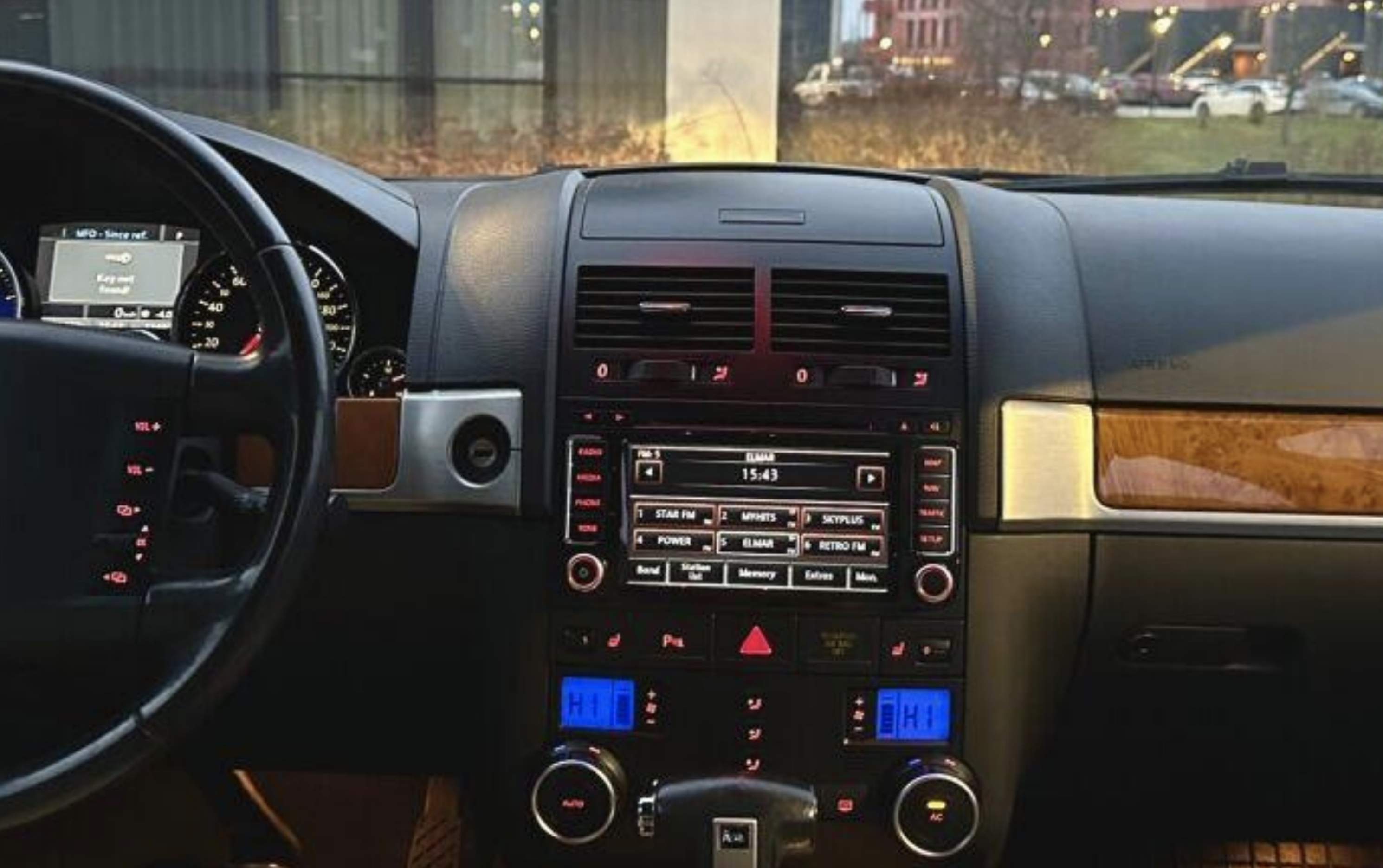 VW Touareg (2002-2010) Automedia F0849 raadio sobivus autole