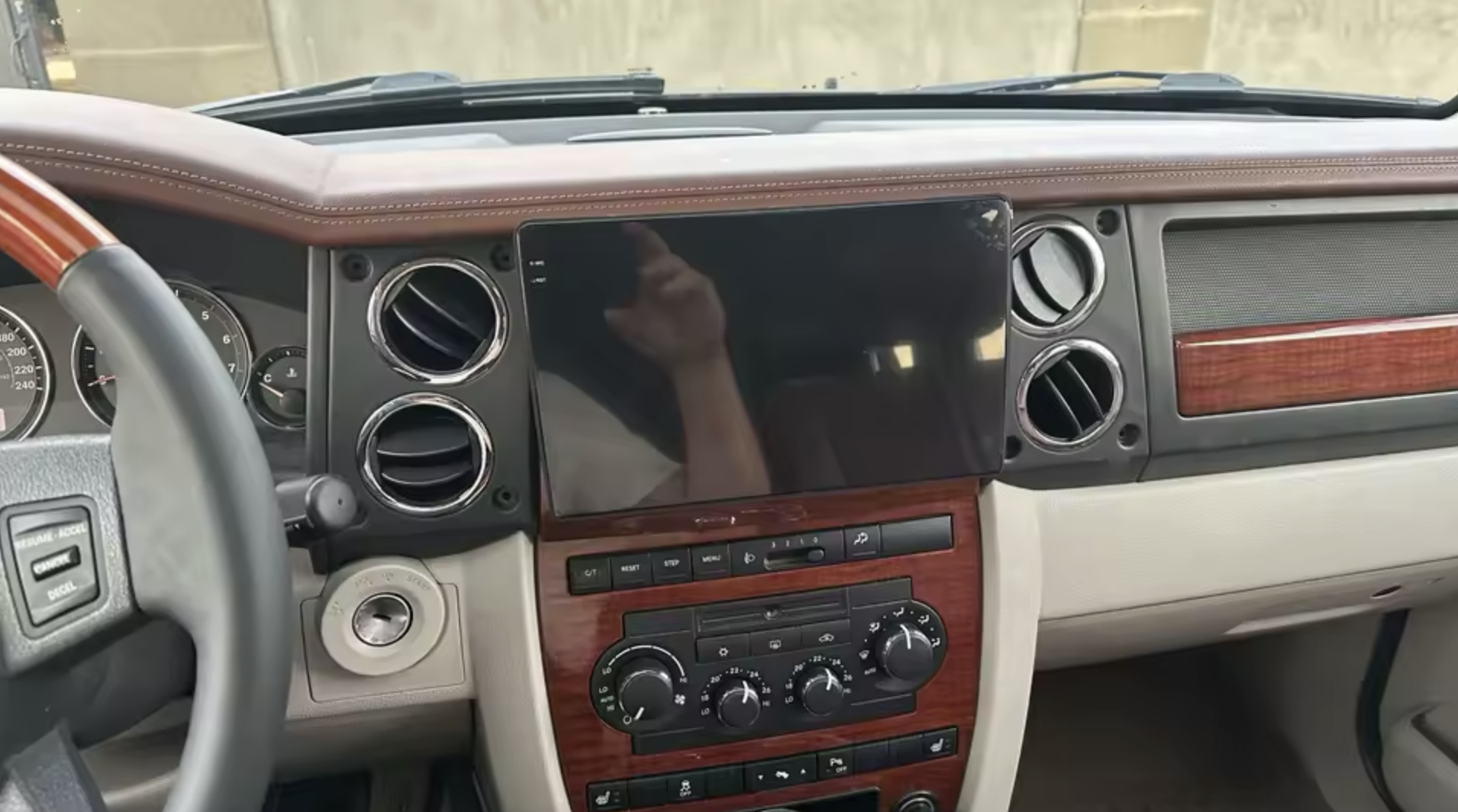 Automedia F0927 merkkikohtainen Android GPS multimedia näyttösoitin