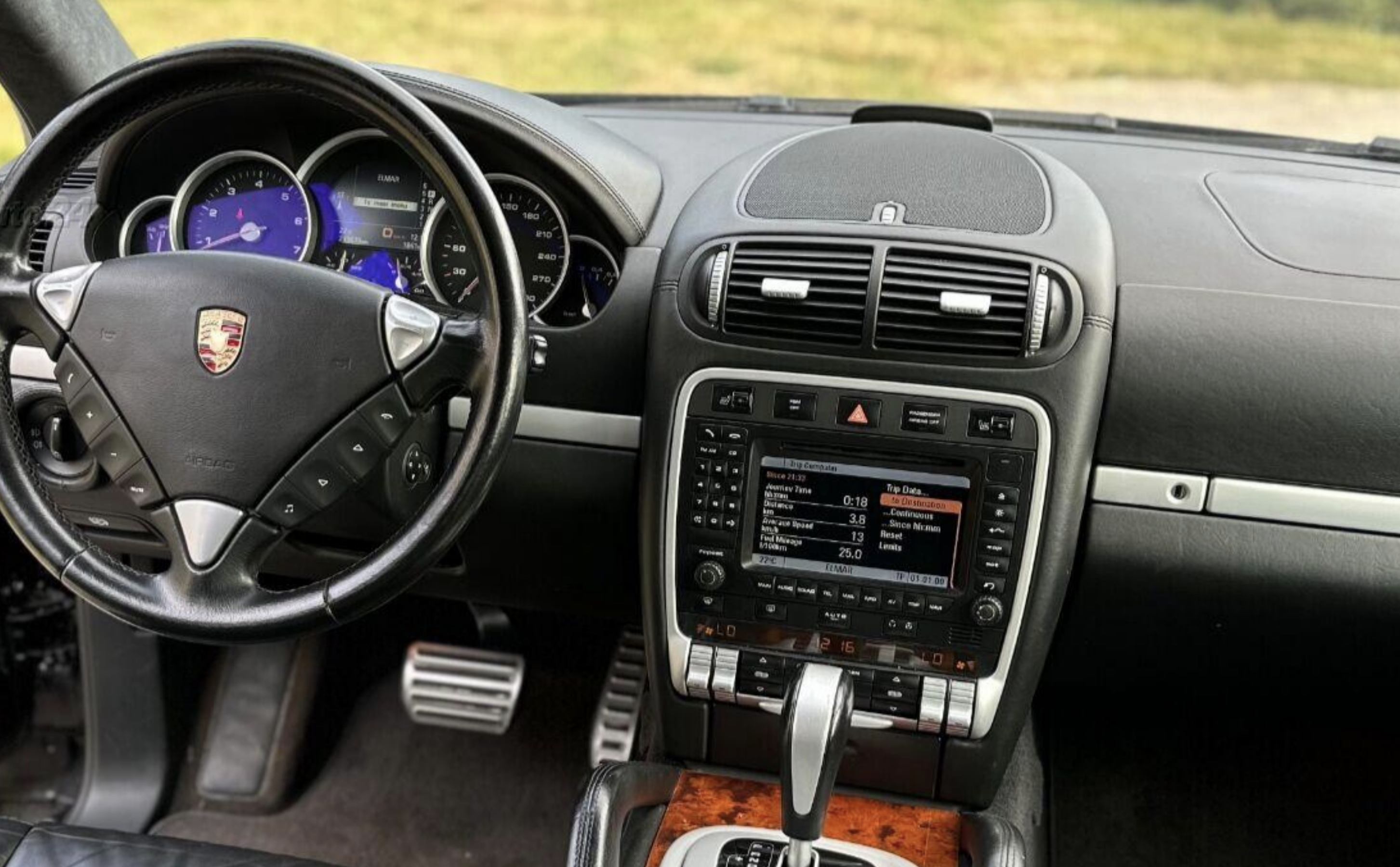 Porsche Cayenne (2003-2010)  Automedia F0956 raadio sobivus autole