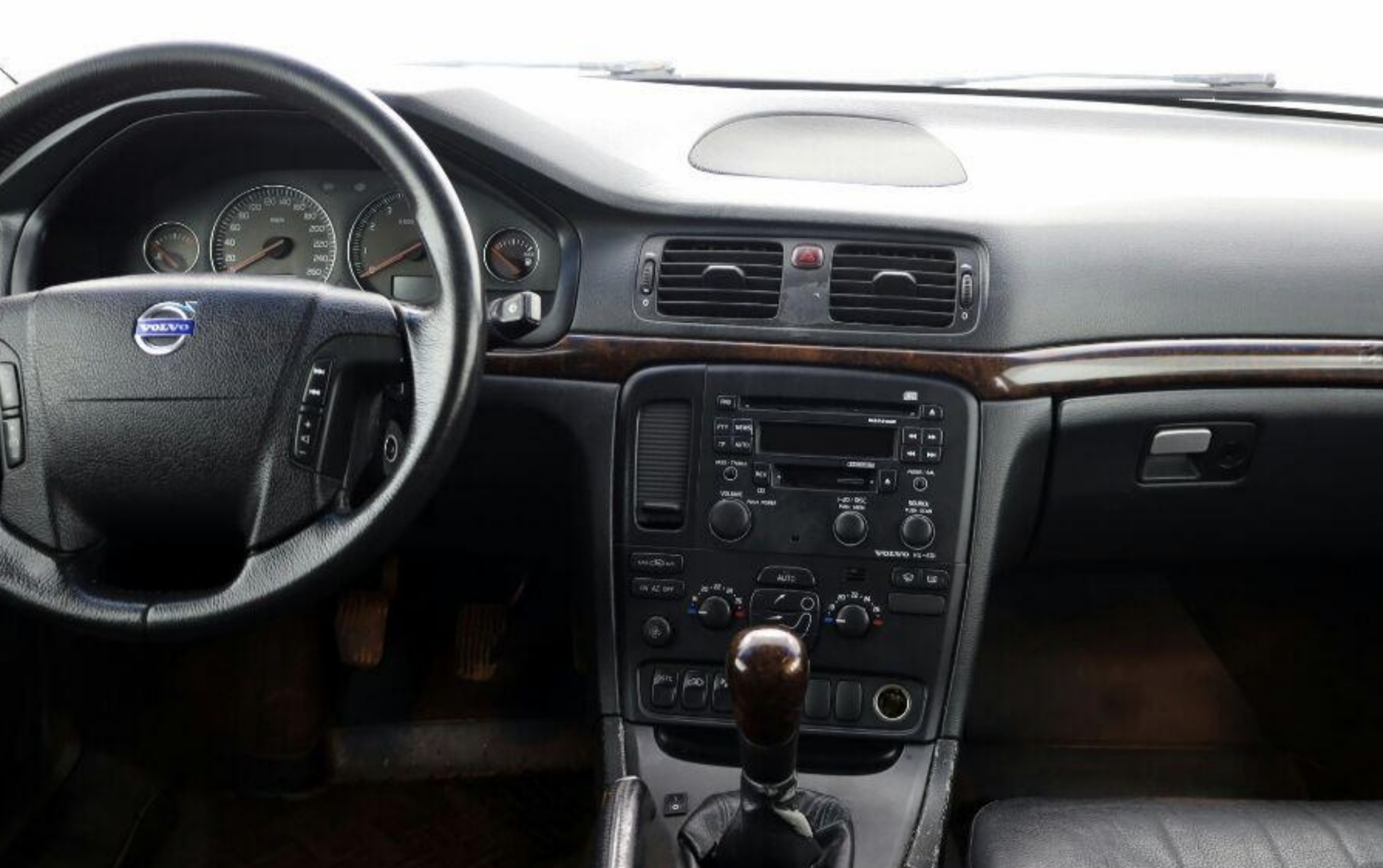 Volvo S80 (1998-2006)  Automedia F0971 raadio sobivus autole