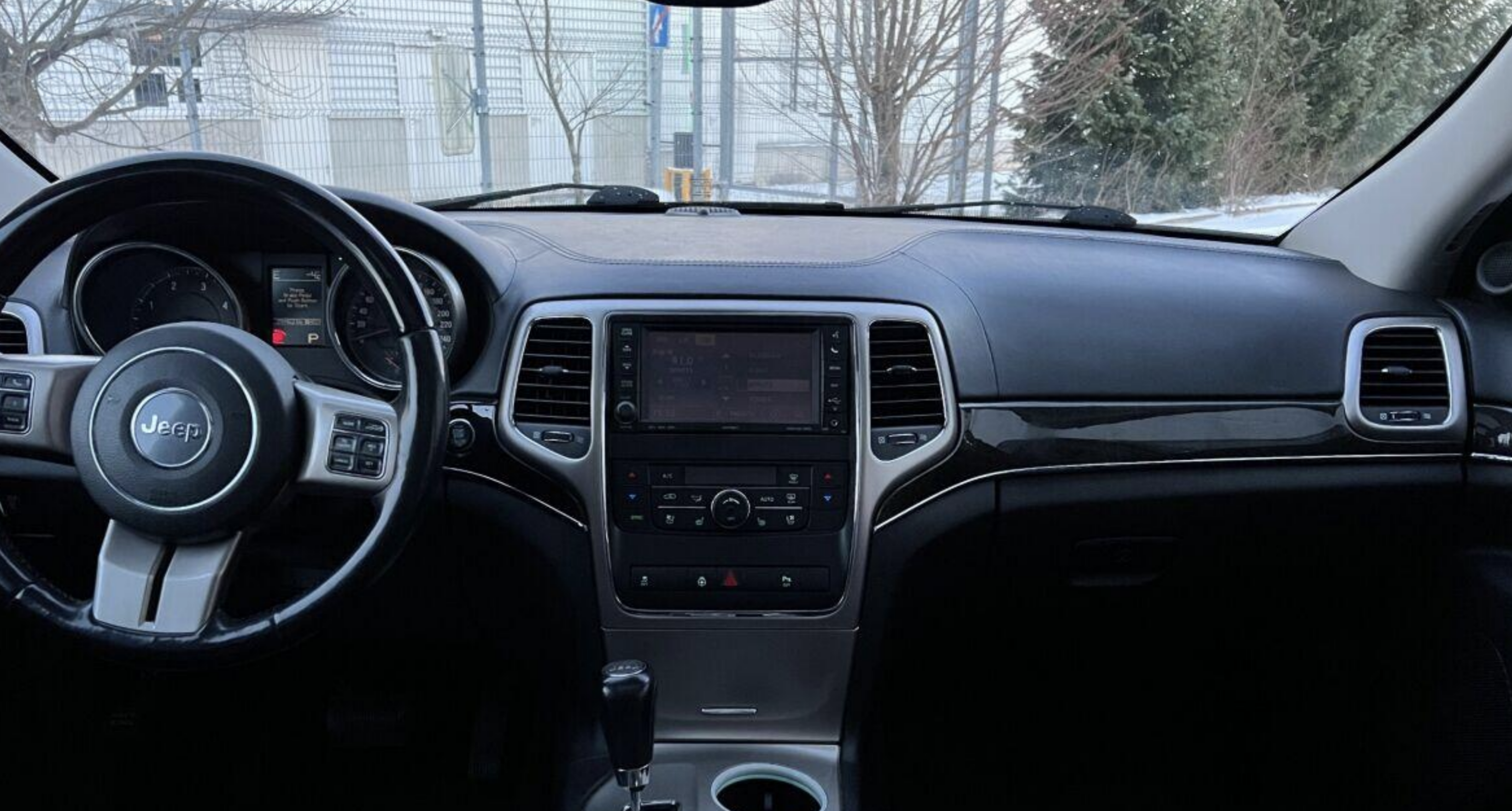 Automedia F0994 Automedia F0994 mallikohtaisen multimediaradion soveltuvuus autoon