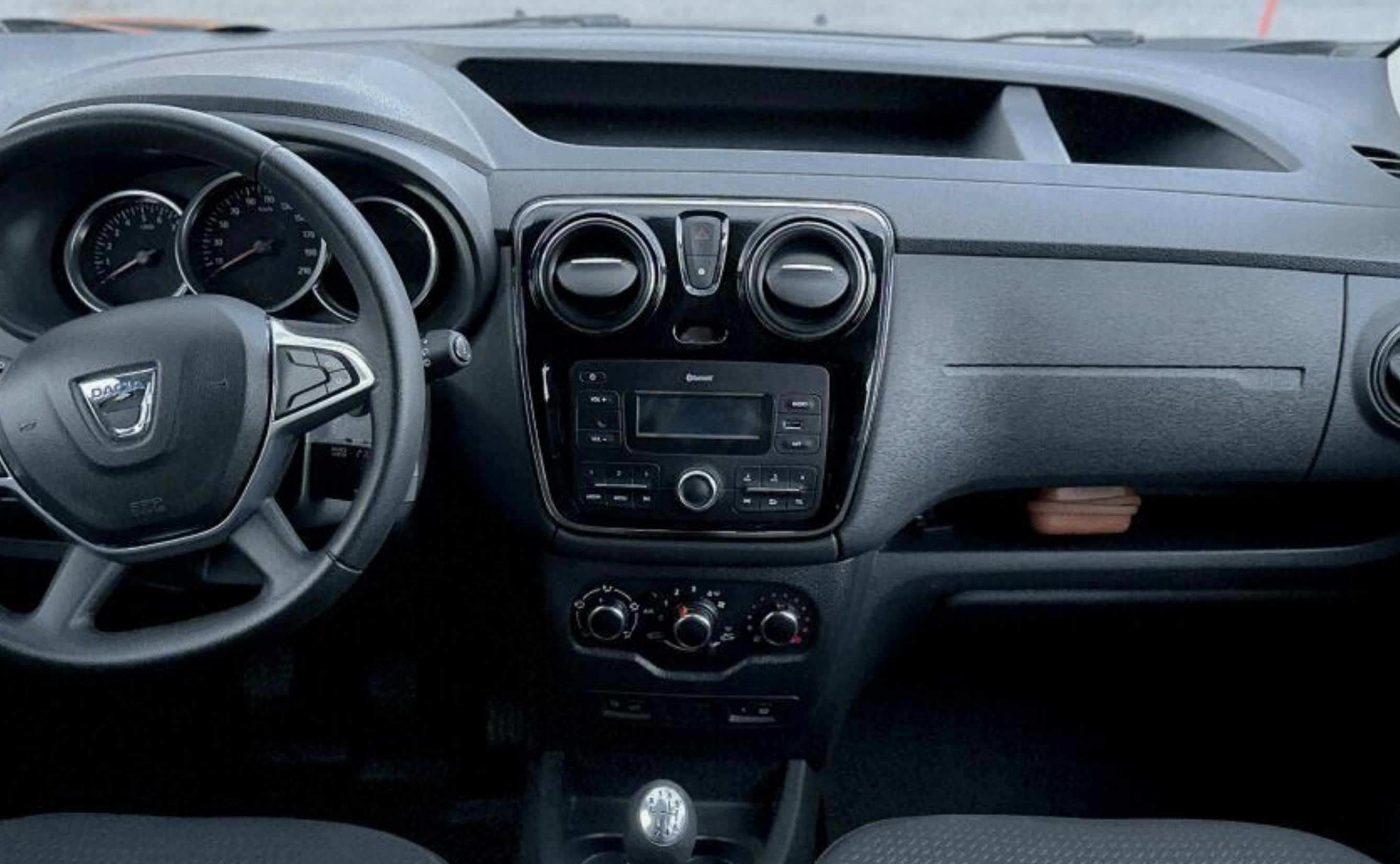 Dacia Dokker (2013-2021)  Automedia F1132 raadio sobivus autole