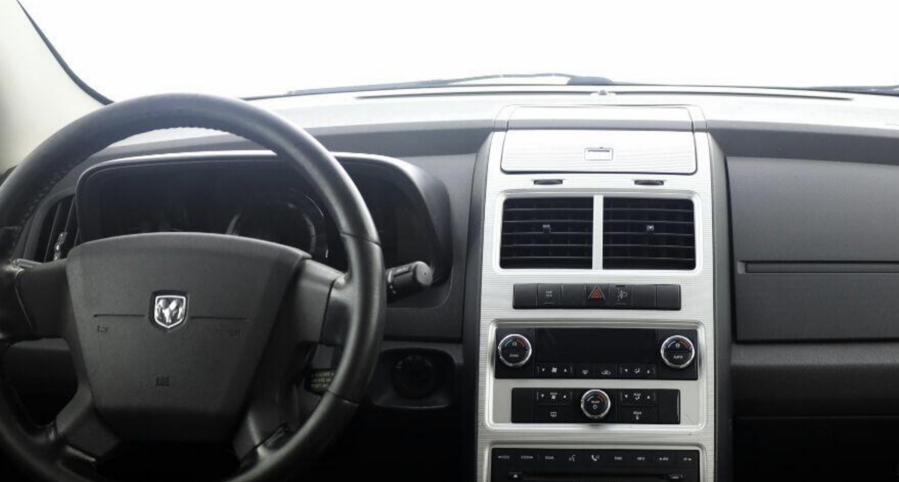 Automedia F2007 Automedia F2007 mallikohtaisen multimediaradion soveltuvuus autoon