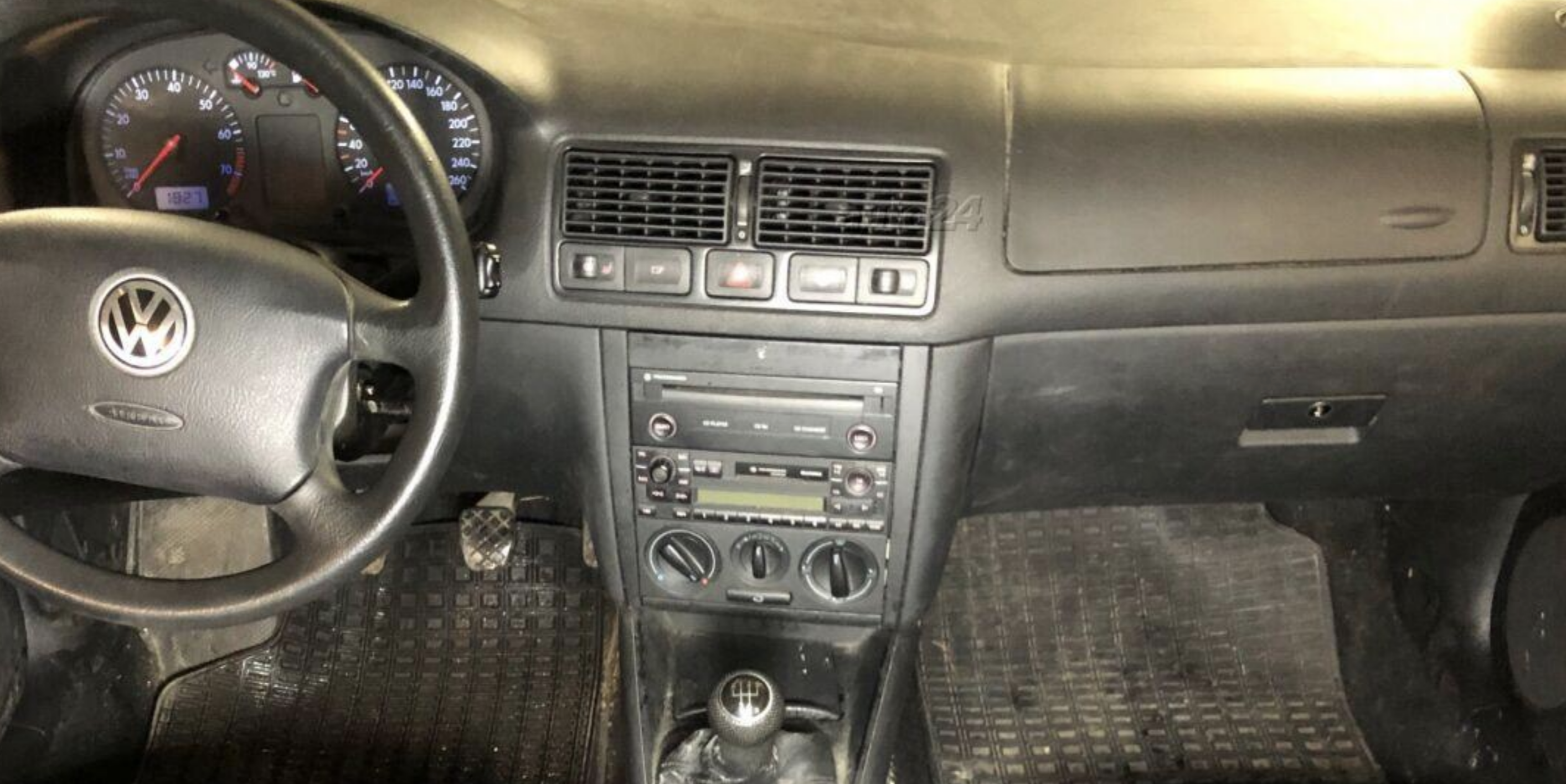VW Golf IV (2004-2008) Automedia F2009 raadio sobivus autole