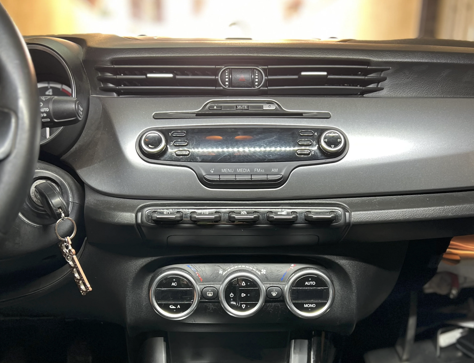 Automedia F2010 Mudelikohane android multimeediakeskus gps naviraadio