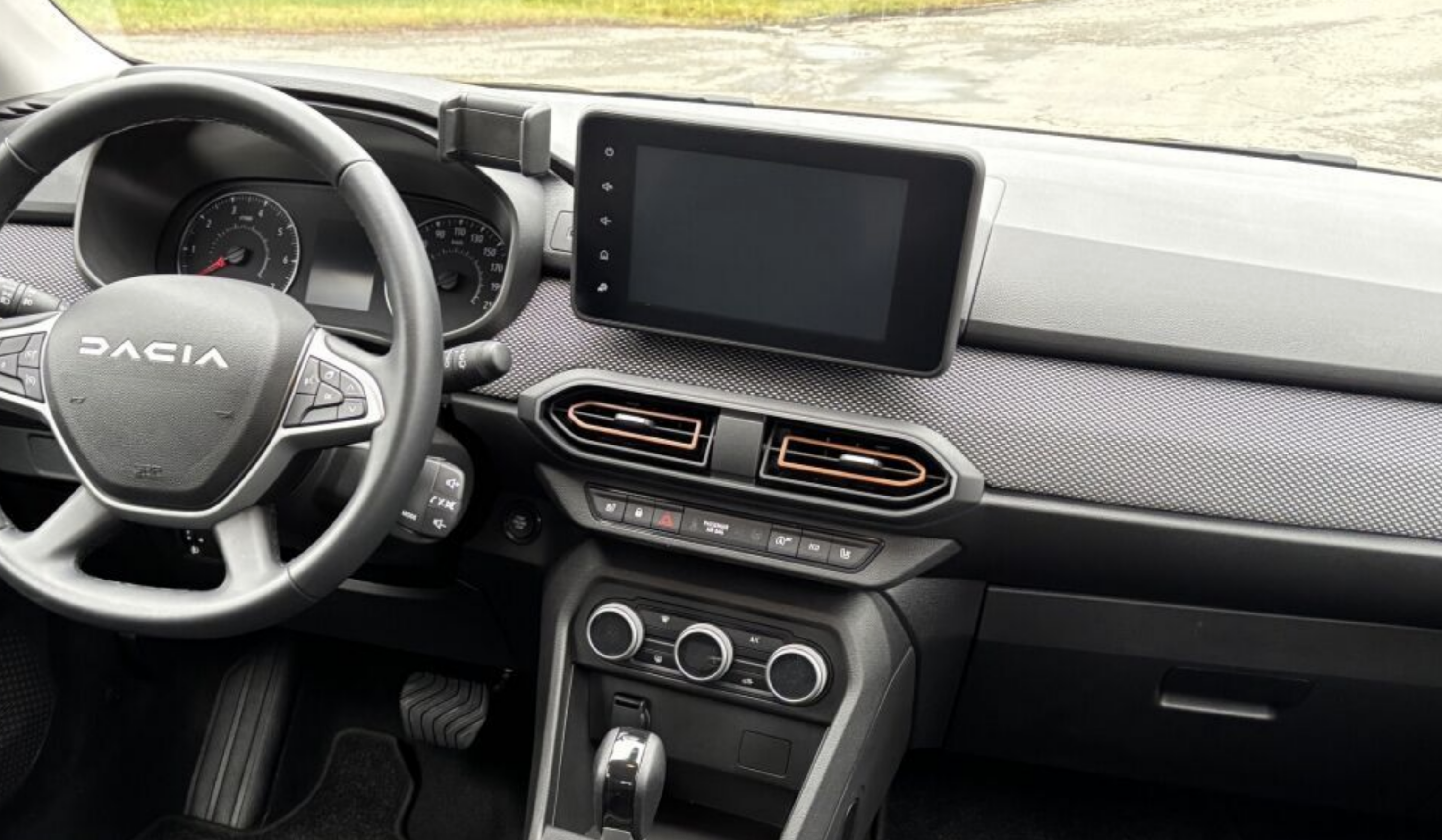 Dacia Sandero (2021-2025)  Automedia F9699 raadio sobivus autole