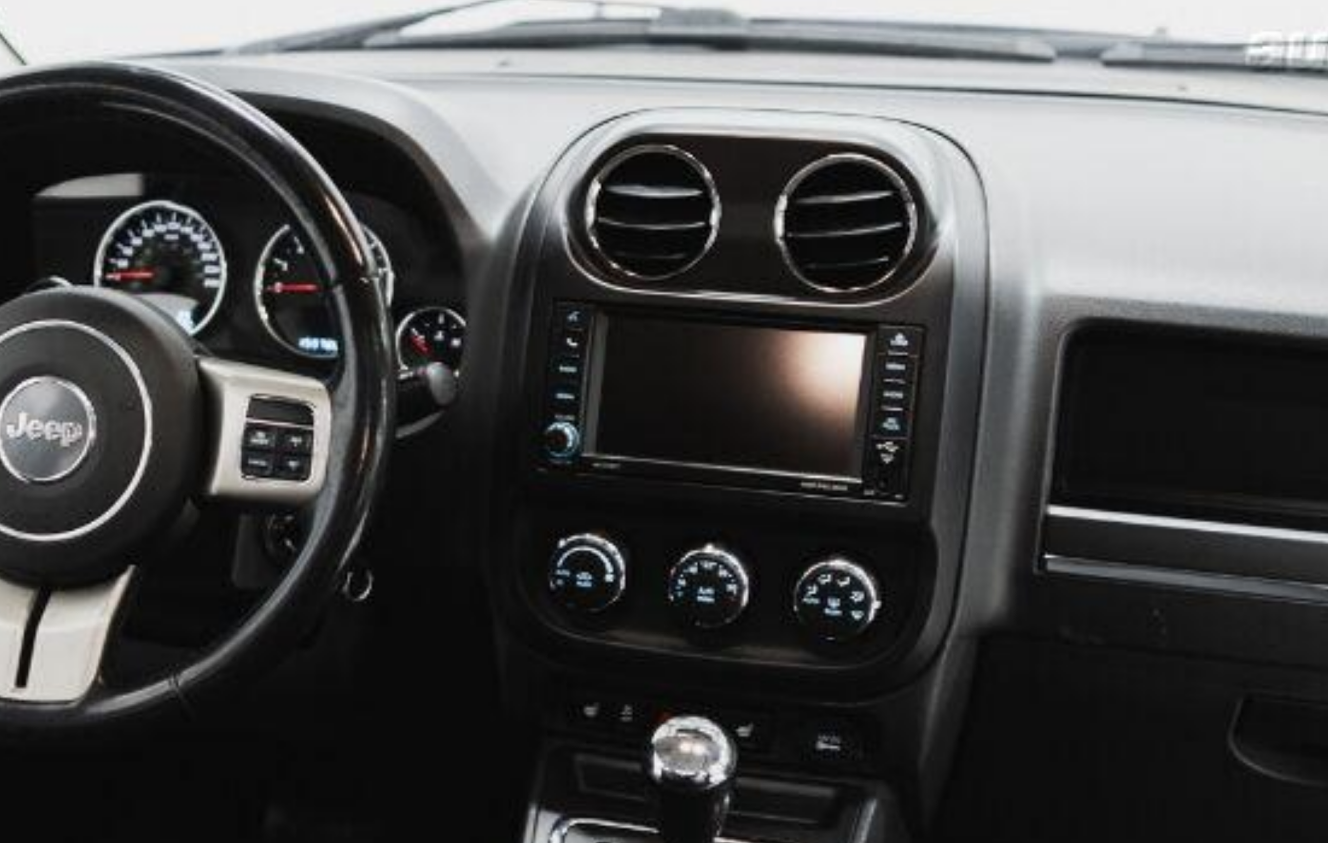 Jeep Compass  (2007 - 2016)  Automedia F9823 raadio sobivus autole