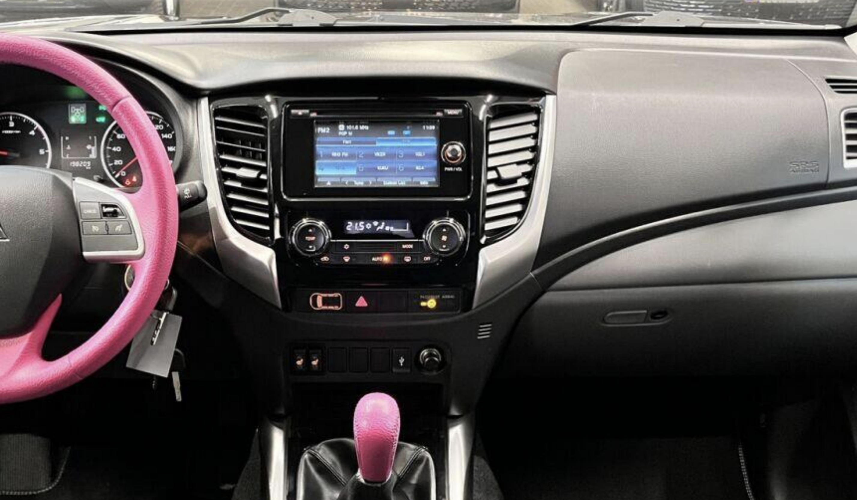 Automedia F9859 Automedia F9859 mallikohtaisen multimediaradion soveltuvuus autoon