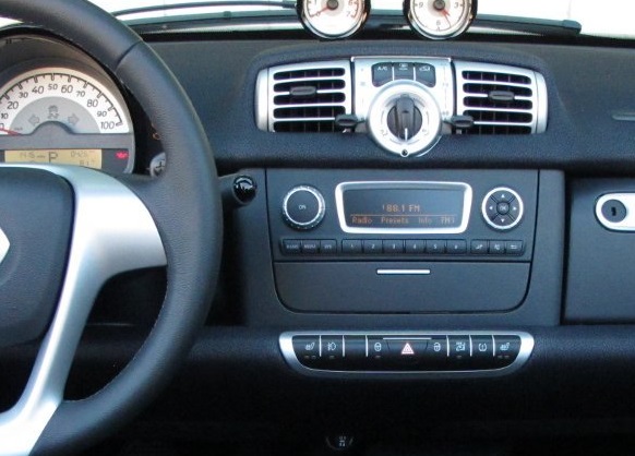 Smart (2011-2015)  Automedia WTS-9829 Automedia WTS-9829 совместимость мультимедийного радио в зависимости от модели автомобиля